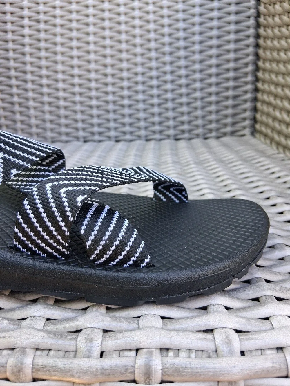 NEW Chaco Black Zigzag Strap Women's Sport Sandals